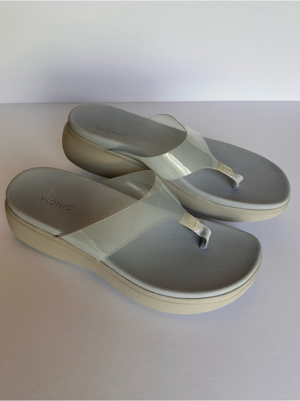 Vionic Beach Luminous Platform Sandals Clear Translucent Thong Grey Sz 9.5